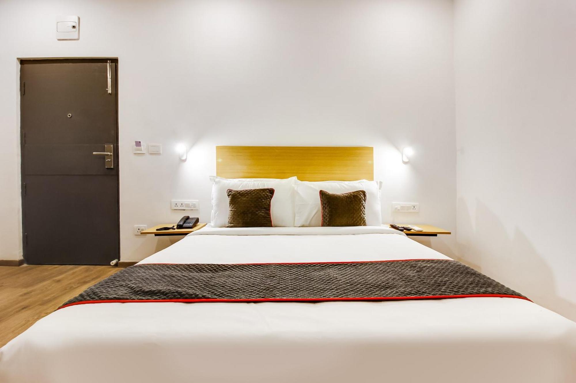 Hotel Townhouse De Alphabet Hajdarabad Zewnętrze zdjęcie